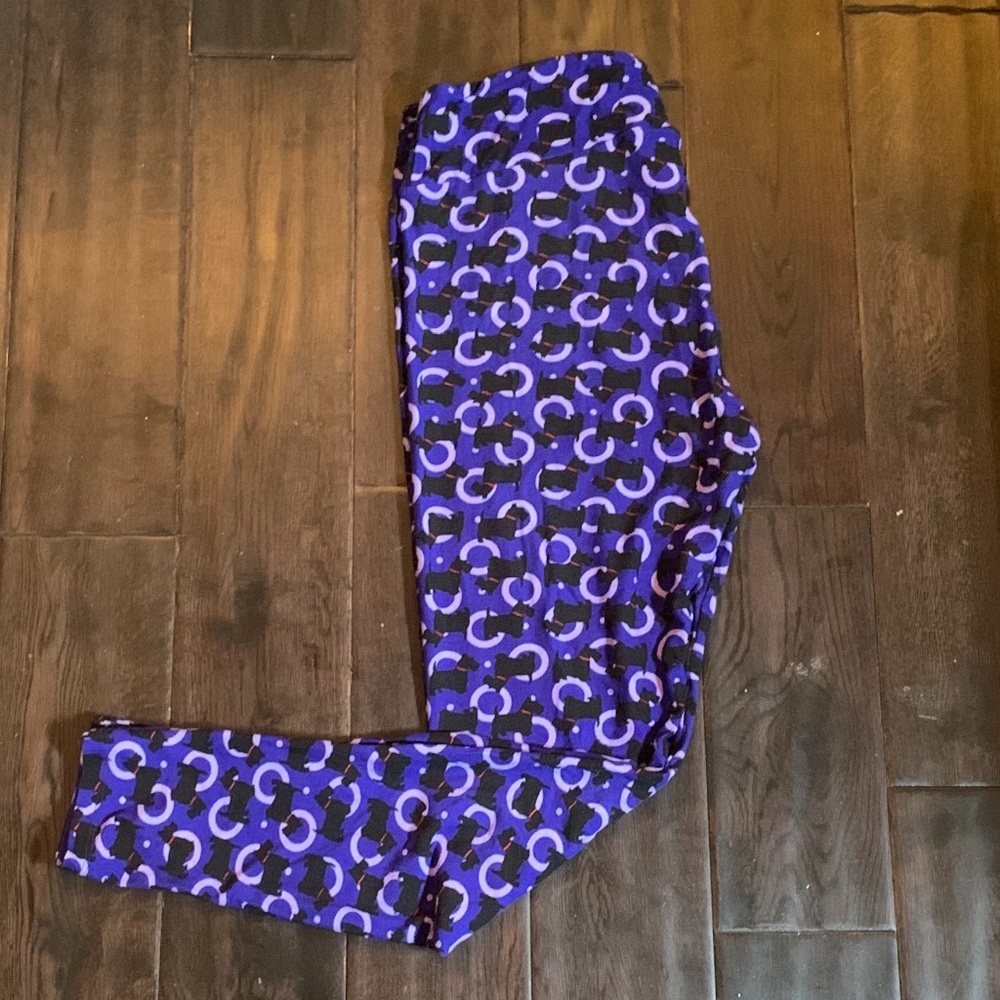 ⭐️ 2/$20 or 3/$25 Lularoe TC leggings dog
